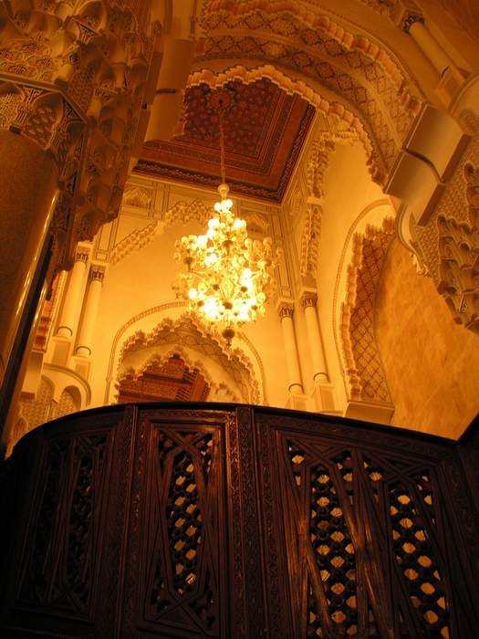 wntrze wielkiego meczetu Hassana II