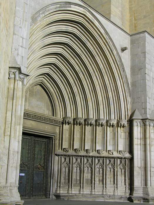 portal bocznego wejcia do katedry w Gironie